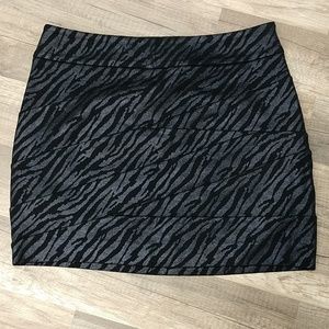 *NWT* Express Skirt